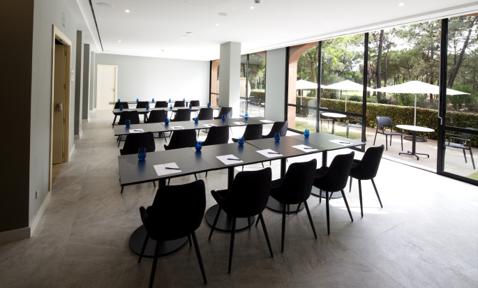 https://assets.hiltonstatic.com/image/upload/t_MODx%20- Thumb/t_MODx - Thumb/v1597124842/Imagery/Property%20Photography/DoubleTree/H/HEVIRDI/SALA%20LAS%20SALINAS.jpg